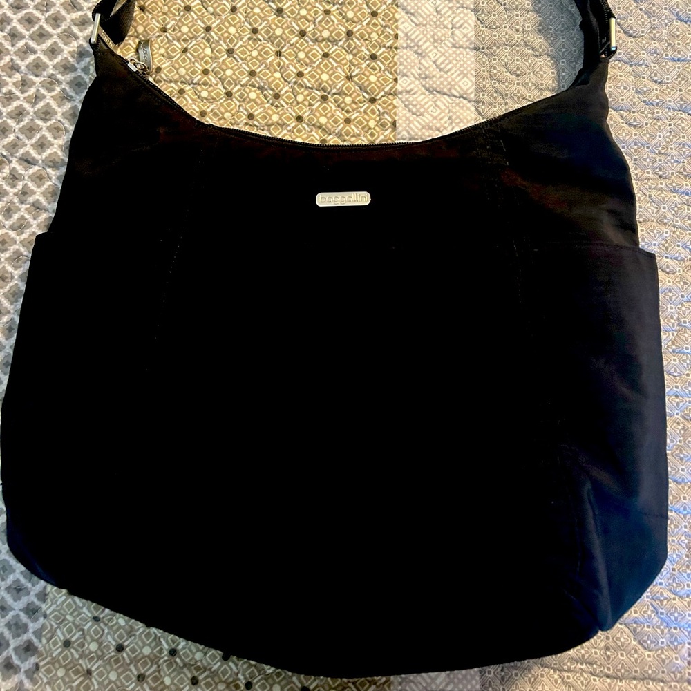 Black Bagallini with h adjustable shoulder strap